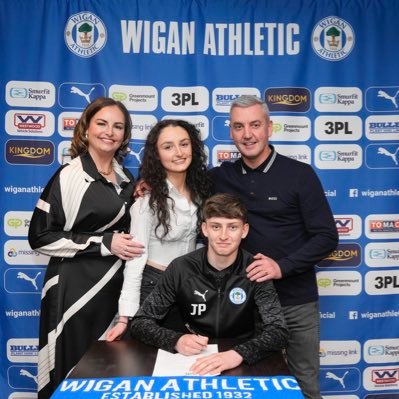 Proud Scouser, wife, dance mum of Molly and footy mum to John-Paul (Wigan Athletic Scholar 24-26). Season ticket holder with LFC and love my Redmen ❤️YNWA JFT97