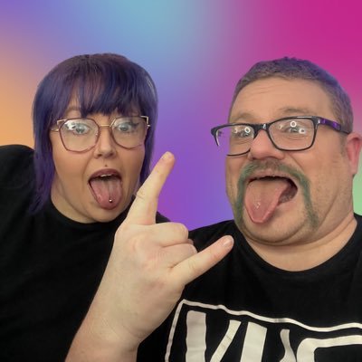 Barrie & Nina here! Couple streamers from Glasgow. Together 24/7. Live, work and game together 🎮