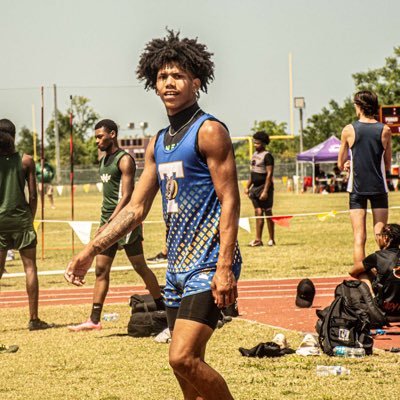 🎓25 | Titusville High | 3.0 GPA |Ralphel59@gmail.com | 6’3 190lbs |🏈WR/DE @titusvillefb |🏀SF/PF @Coach_kenny_ | Track LJ/HJ @RodRay1 | NCAA ID# 2401198360