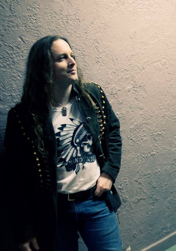 mikejkmaynard's profile picture. Guitarist • Songwriter • Rock & Groove forever 🎸 | Sharing riffs, vibes & stories from the road.