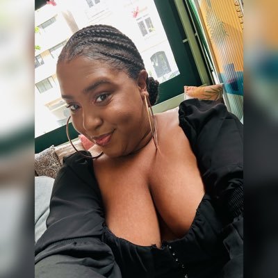 Growing 🌹✨| BSU💛🖤| @xxsupadave ‘s wife💍 | IG: @tinyekanicole_ 🌼| @sweetsbytee_ 🧁 #MaryMaryFollowsMe 💘