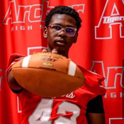 OT/DE
190 lbs
6'1
C/O 28
Archer