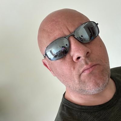 Welsh Fat Miserable Bald. Love my family have awesome children. Love sport especially Touch & Rugby. Youth & enthusiasm no substitute for know-how & treachery