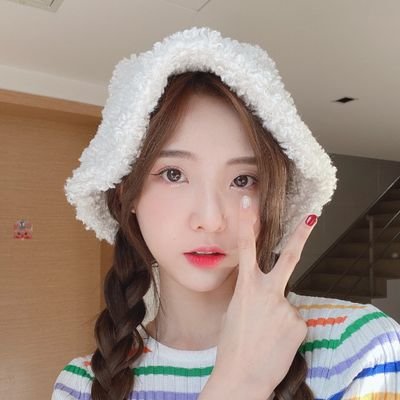 likemoon1321's profile picture. 