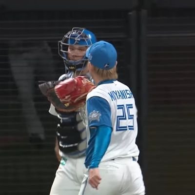 9XlH0XRfm7qEqdl's profile picture. 北のジャイアン:宮西様、扇の要:寅威ママ全力応援📣
野球好きの方フォローお願いします😀✨
野球好きの方フォロバ伺います💨
無言フォロー◎
札幌の介護士♿
試合中ツイうるさいのでご了承ください
プロ野球/日本ハムファイターズ/伏見寅威/宮西尚生/勇往邁進
#lovefighters