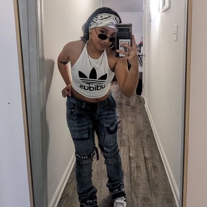 JustHelany's profile picture. she/her
$justhelany