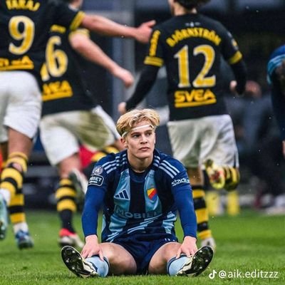 Arvmal02's profile picture. VÄLJ SITTPLATS OM NI ÄNDÅ SKA HÅLLA KÄFTEN OCH NED MED LUREN
