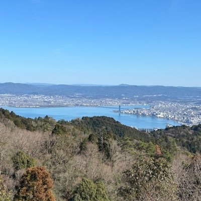 用アカ 嵐の最中、経済学者にいえることが、「嵐が遠く過ぎ去れば波はまた、静まるであろう」ということだけならば、彼らの仕事は他愛なく、無用である