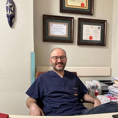 -doktor/doctor 👨‍⚕️ , kardiyolog/cardiologist💓 gözlem yapar ve soru sorar (observes and asks questions)