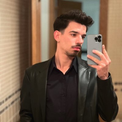 adri_pineda97's profile picture. insta @adripineda11