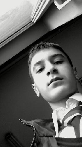 muz_yk's profile picture. 