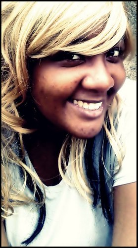 Menina , moça , chata, legal , seria , brincalhona só depende de você , cada um tem a Feer que merece! ;D