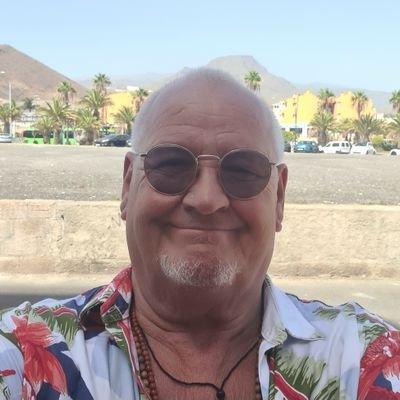 ॐ Cymro. Hispanohablante. Human Rights & Civil Rights. Annibyniaeth. Cymru Rydd. LGB. Antifa. ॐ