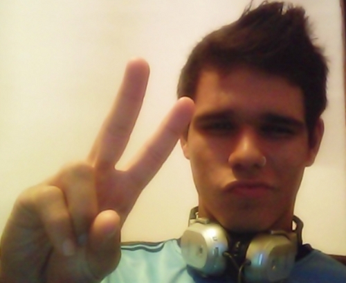 Victorviel_'s profile picture. always trusting who we are, and nothing else matters