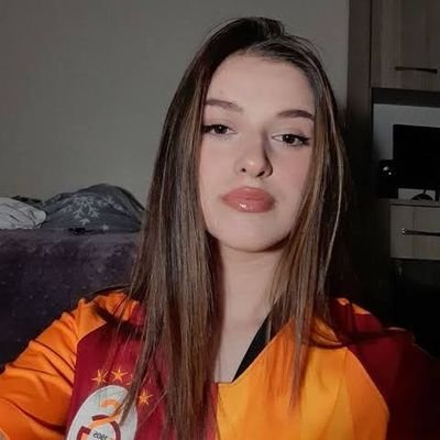 sadece @galatasaray 💛❤️