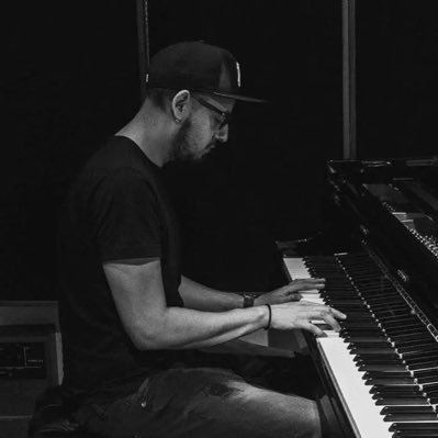 Príncipe del Rock Latino, productor y músico | Drum Hero | Cada semana hago corajes con el Rebaño Sagrado