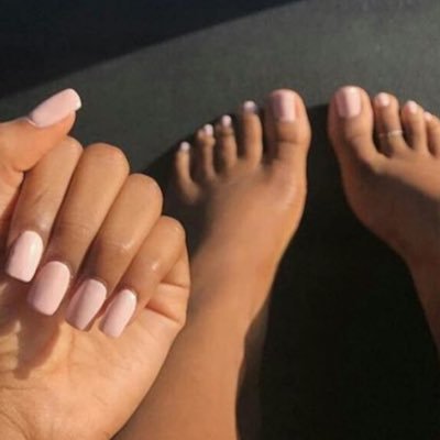 Dm for feet pictures👣
