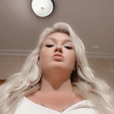 Pay to Speak 🗣️ Financial Advisor 💅🏼 She/Her ✨ Tribute $50 +/ 500kr + 💋 10+ Years Experience 💸 https://t.co/agjika7Suu