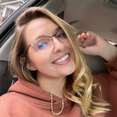 Lover of sports 🏈🏀, traveling ✈️, & reading 📚🤓 EVERYONE WATCHES WOMEN’S SPORTS🗣️