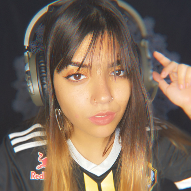 pamel_mltz_841's profile picture. Small 5'4 can of coca, FMA and SNK addict 😇 
add me snap : pamela_aray4437