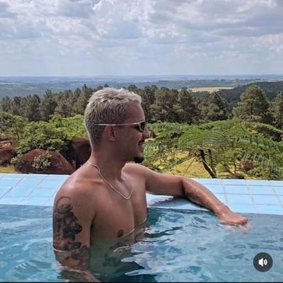 Dr0p_1T's profile picture. Na luta de ter um brilho
Vi um sport fumê os vidro
Virou esporte toma um vinho
Mina fode gostosinho;