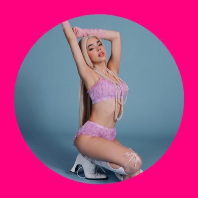 #K◝ Fanpage de la artista, influencer y empresaria mexicana @keniaos | Escucha “Pink Aura” ahora en Spotify ⬇️