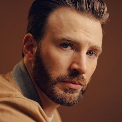 Sua mais nova fonte de informações sobre o ator estadunidense Chris Evans no Brasil! — WE'RE NOT CHRIS!