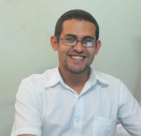 Morador de Cachoeiro e Itapemirim; Graduado em História; Pós-graduado em Gestão Pública Municipal-IFES, Graduado em Economia.