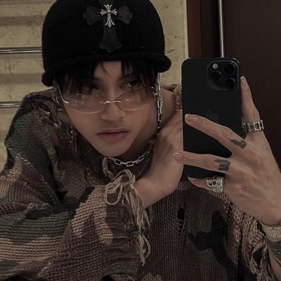 esbiken_'s profile picture. i'm that pretty motherfucker, oh my god