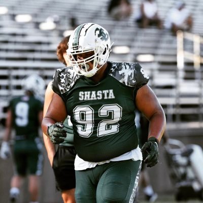 6’4 | 325 lbs | NPSL Honorable Mention | Offensive Linemen | 206-483-9179 sionetakai023@gmail.com | Shasta JUCO College | #72