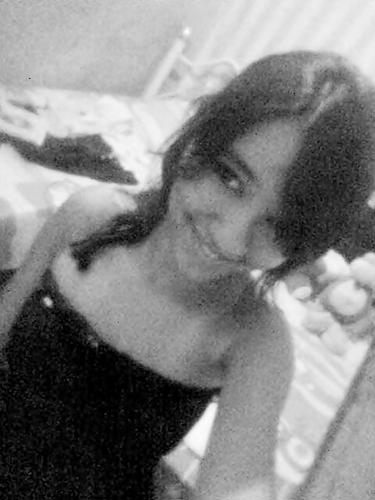 Eu choro,Eu me decepciono,Eu sorrio,Eu amo,Eu brigo,Eu xingo,Eu me irrito,Eu fico triste,Eu erro.Eu sou humano não consigo ser perfeita.