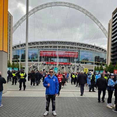 I'm a guy who supports Coventry City, I tweet about music, football and the gym. #Pusb #Sosb #sisuout