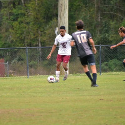 jones college 24/Freshman/#22/ Southern state soccer club/ CM, CAM,CDM,ST/ 5’10/ 160lbs/ 3yrs more of eligibility/ 3.1 GPA/ Mauritius 🇲🇺! loicthms02@gmail.com