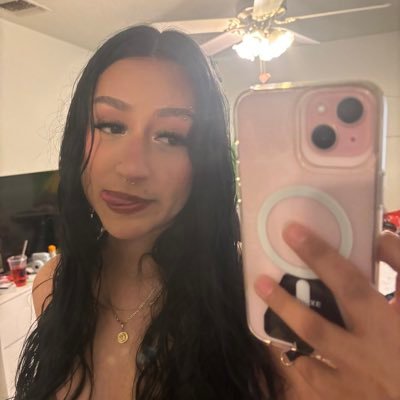 2swaggyyy4u's profile picture. hi