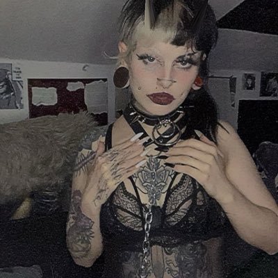 @lil_ghoul_lith only other account ⚰️ SFW 🦷OF content creator 🔞 I’m curious to read your messages on my OnIyfans ⤵️