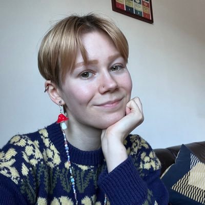 ‣ Bookish bitch ‣ @SYPnorth Chair ‣ Formerly @ergipress ‣ Veggie & caffeind tweeting about books, cats & climate justice. she/they ☕️📚🐈‍⬛🌱 (opinions my own)