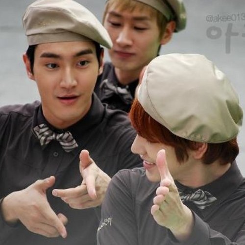 UnitedELF's profile picture. 1. Get up // 2. Survive // 3. Go back to bed. //