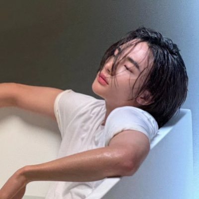 21SM21's profile picture. 