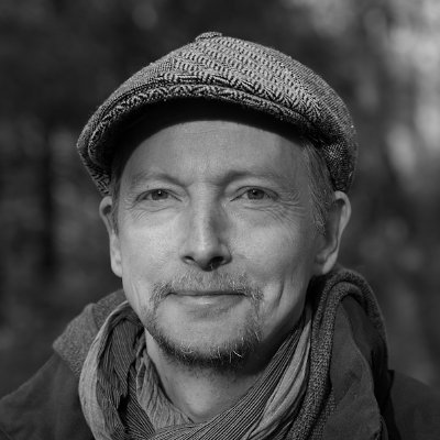 Auteur / Éditeur chez @Alchimiste_edit / blocage immédiat de tout jugement/insulte. Ni gauche ni droite; pour le peuple.