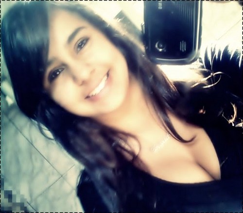 16 anos,solteira,mineira, chata,gorda, chocolate, 
internet,Bob Esponja me seduz hehe..