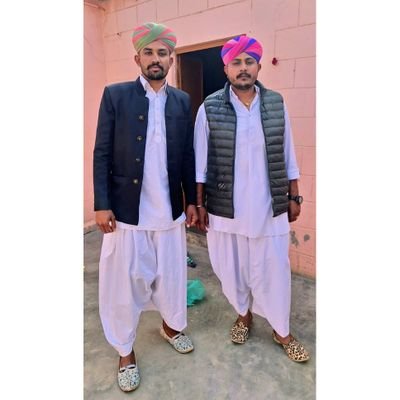 🦅ʷʰᵃᵗ ⁱˢ ʳᵉᶜᵉⁱᵛᵉᵈ ⁱˢ ᵉⁿᵒᵘᵍʰ
🚩 सनातन धर्म (हिंदू)
🫵 राम भक्त
@राजस्थानी_भाषा_ने_मान्यता_दो#मायड़_भाषा