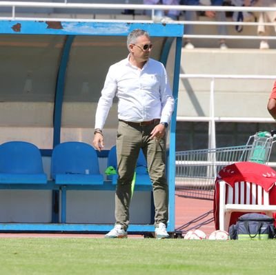 Entrenador Nacional Fútbol,
Maestro de Primaria, Titulado Deportivo IIPP.