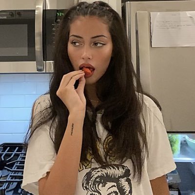 cassblack_'s profile picture. 23✨ she/her 🍓 #shifttwt loass