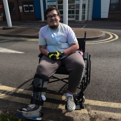 ⚡️My Authentic Little Corner Of the Internet To Be Myself⚡️ 23 • My Mental Health Battle🧠 • Trauma Survivor • DisABLEd • A New Wheelchair User👨🏻‍🦽•