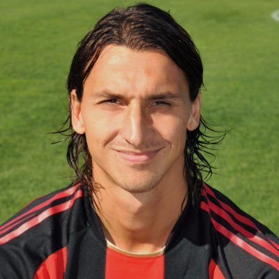 Calciofilo. Eterno vedovo di Ibra, in lotta contro i gobbi. “Forza, lotta, vincerai non ti lasceremo mai.”❤️🖤