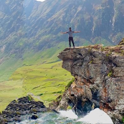shoaibg01's profile picture. Millennial, Adventurous, Frontend Developer.    f4f 🙃