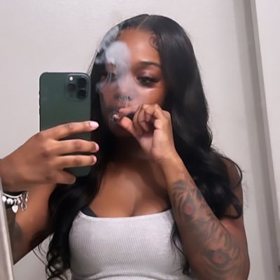 coco_minna's profile picture. Giggling n*ggas out they amiris😩