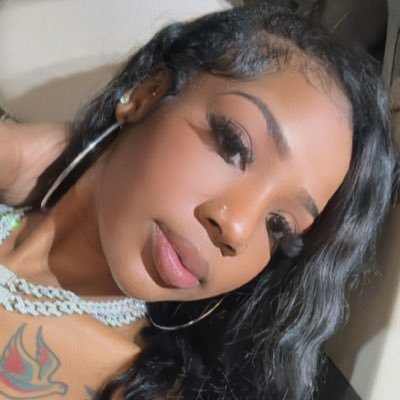 Ms.pretty🤩 Instagram:eme2raw 💕 Shop our jewelry collection 🥶