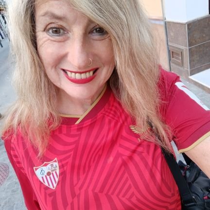 Hasta la muerte. Sevilla FC. In ❤ with Andalucia, Sevilla, mi pasión, Córdoba, mi primer amor, y Málaga, mi calma. Y Bristol City FC.