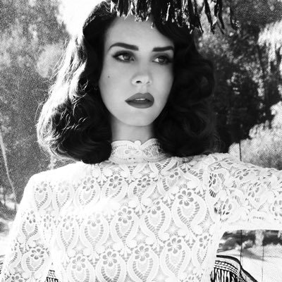 Head Lana Stan || 🇫🇷 || #1 Paradise Stan || I fb, message me if I didn't fb you || No GC please || zionists dni || 🤍Love You🩶